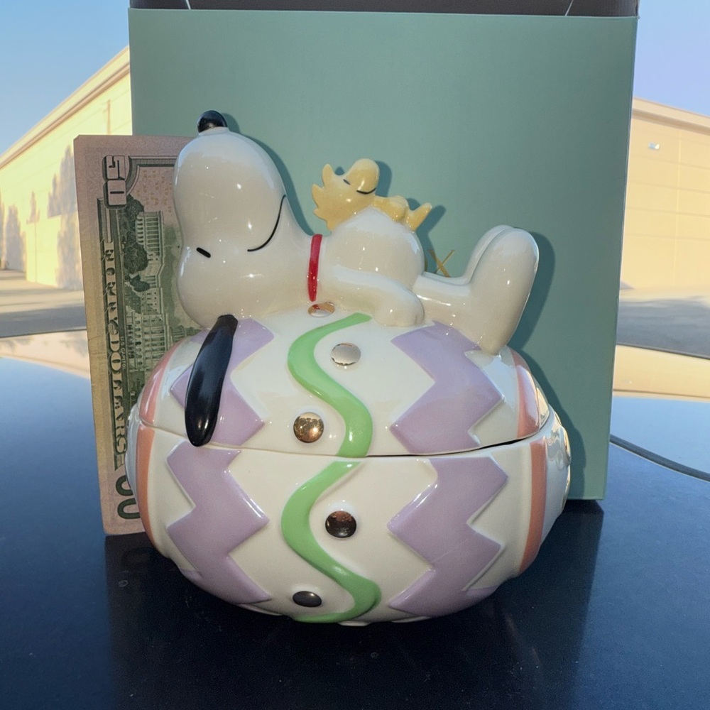 Snoopy Easter Egg Ceramic Container